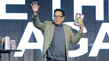 Məşhur maliyyə yazarının milyarddan çox borcu var