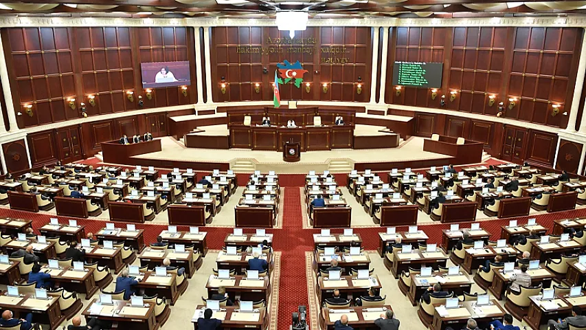 Baş nazir parlamentə gedəcək - Büdcə müzakirələri başlayır