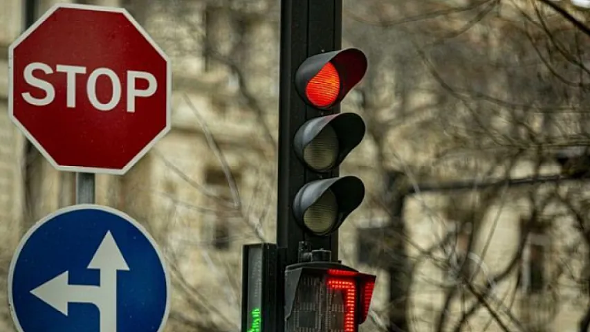  В Ясамале установлены новые светофоры на пересечении улиц Мехаммед Гусейн Шехрияр и проспекта Метбуат 