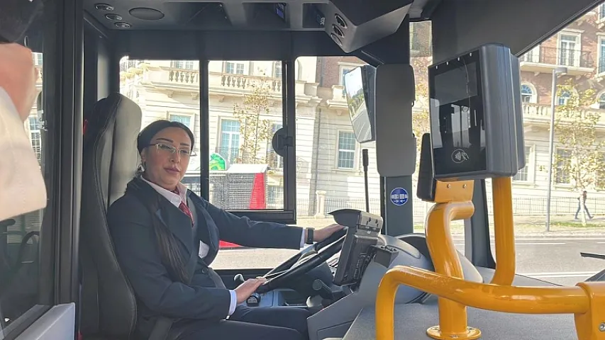 Две женщины приступили к работе водителями автобусов на маршрутах 140 и 141 Е