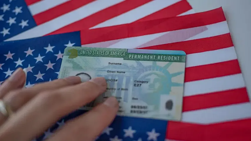 ABŞ 19 ölkənin nümayəndələrinin "Green Card"larını yenidən araşdıracaq