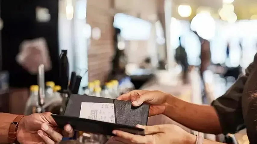 Restoranlarda müştəridən niyə xidmət haqqı alınır?