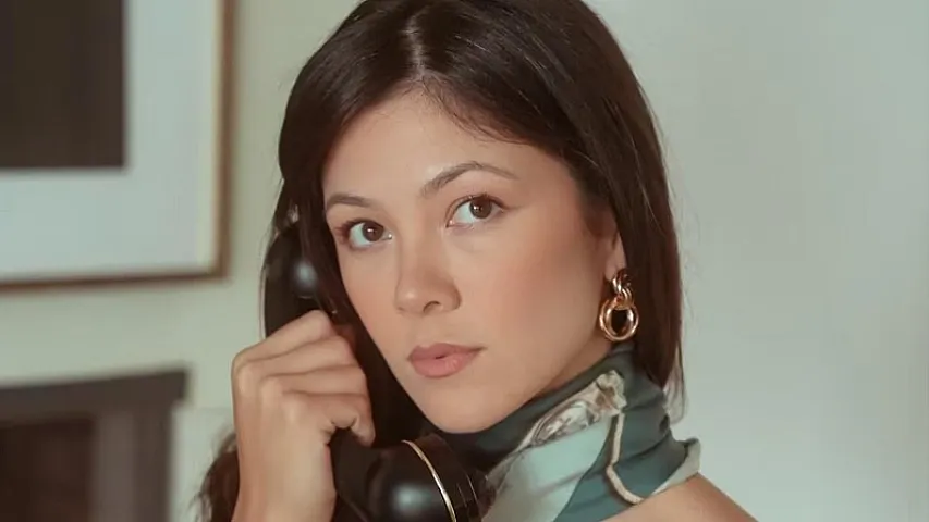 Ağıllı telefonlara üsyan etdi, ev telefonu sayəsində milyonçu oldu