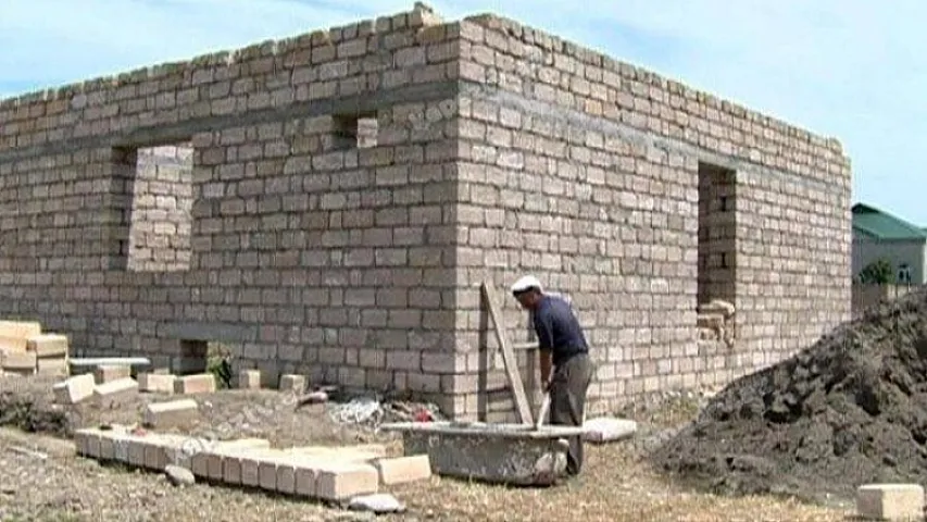 Kənd təsərrüfatı təyinatlı torpaqlarda tikilmiş evlərin aqibəti necə olacaq?