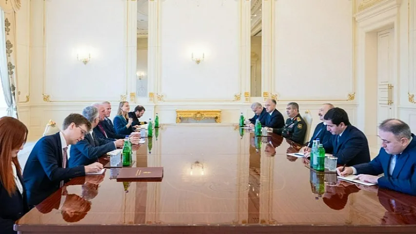 İlham Əliyev Birləşmiş Krallığın müdafiə üzrə dövlət nazirini qəbul edib