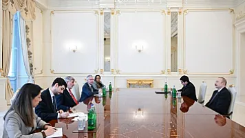 Президент Ильхам Алиев принял торгового представителя Великобритании и Северной Ирландии по Азербайджану
