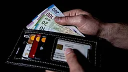 Среднемесячная заработная плата в Азербайджане выросла до 1086 манатов