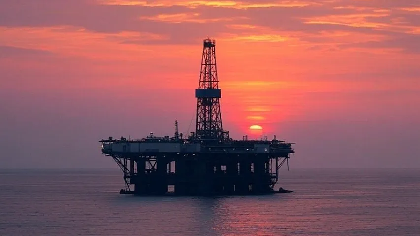  Цена нефти "Azeri Light" снизилась на мировом рынке 