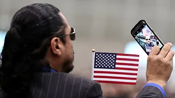 ABŞ turistlərdən 5 illik sosial media məlumatları tələb edə bilər