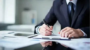 Эксперт рассказал, зачем фирмы меняют статус с АО на ООО и как это влияет на бизнес