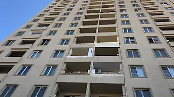 В Баку продолжаются восстановительные работы в здании, пострадавшем от пожара с тремя погибшими