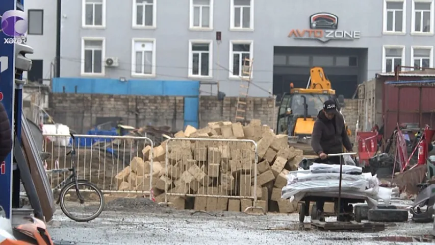 Bakıda daha bir bazar sökülür