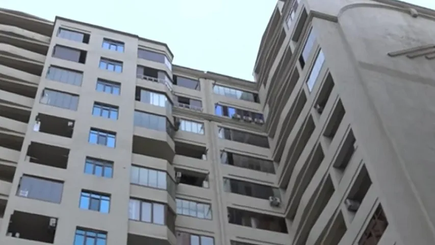 Nizamidə eyni mənzil bir neçə nəfərə satılıb? 