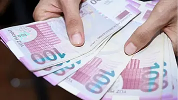 Bu şəxslərə bayramla əlaqədar 500 manat mükafat verildi