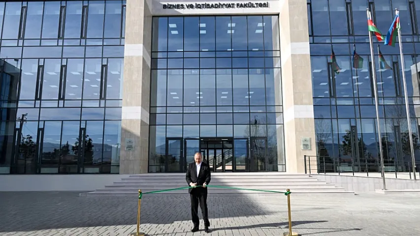 Президент Ильхам Алиев принял участие в открытии здания факультета бизнеса и экономики Карабахского университета