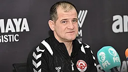  Элмар Бахшиев покидает пост главного тренера «Araz-Naxçıvan» 