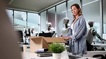 Искусственный интеллект или экономика? Почему миллионы теряют работу в 2025 году