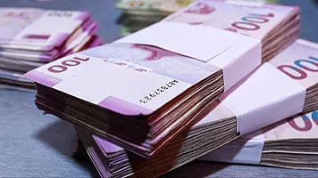 корость обращения маната в Азербайджане снизилась до 3,38 пункта