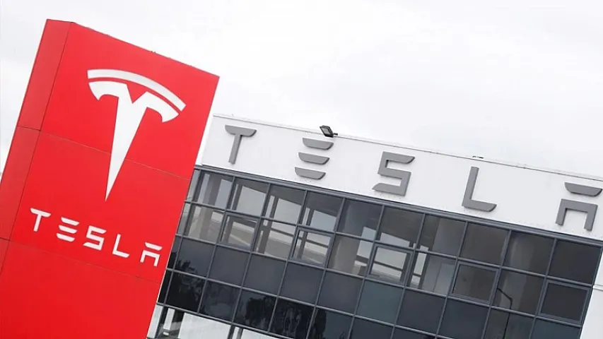 "Tesla" elektromobil bazarında liderliyi itirdi: Onu kim geridə qoydu?