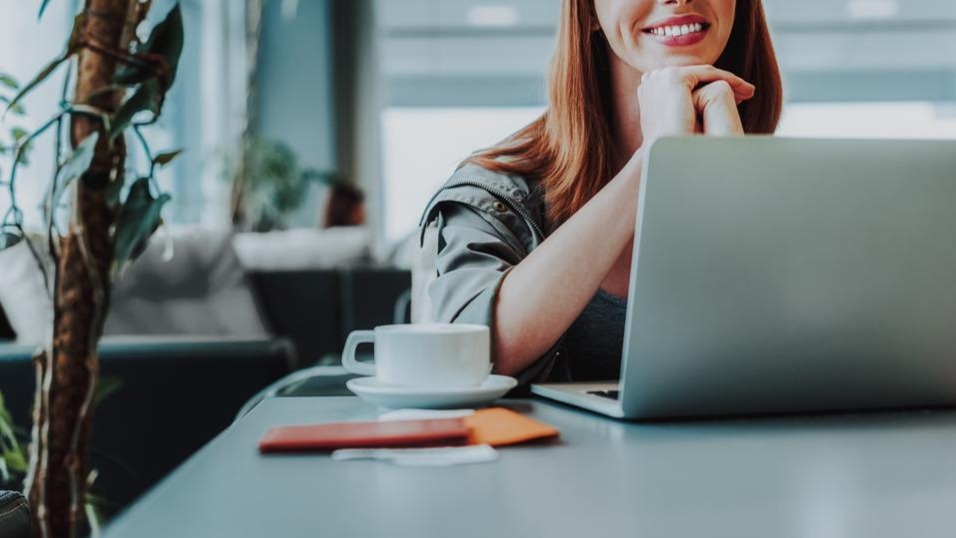 Sosial mediada saxta güclü görünmək