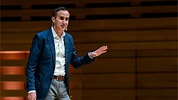 Деньги меняют поведение: главный психологический риск финансового успеха