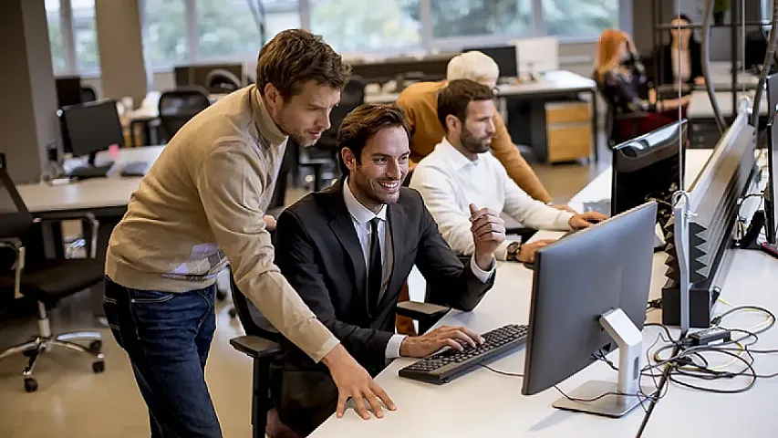 Müftə yeyən məmur kimi işləyən işçilər