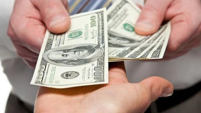 Özəl banklara kredit qoyuluşu 1 milyard manatdan çox artıb