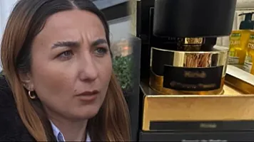 Жительница Баку жалуется на качество духов, купленных в «Adore»