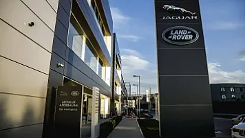 Люксовый автоимпортер в Азербайджане резко уменьшает капитал компании