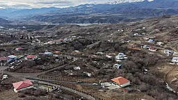 İlham Əliyev Ağdərənin Heyvalı kəndində görülmüş işlərlə tanış olub