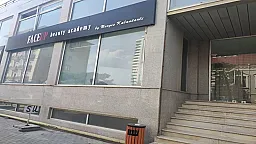 В центре Баку на аукцион выставлено имущество стоимостью 1,7 млн манатов