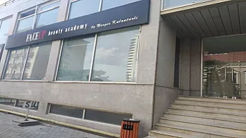 В центре Баку на аукцион выставлено имущество стоимостью 1,7 млн манатов