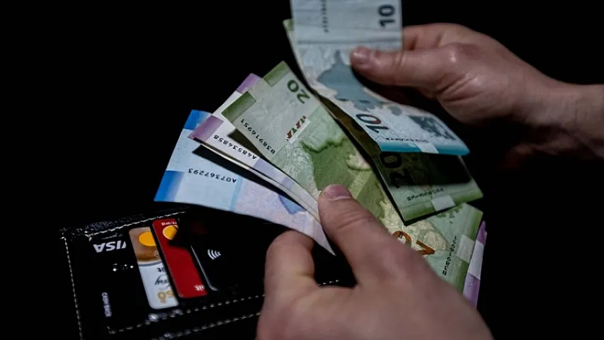 Minimum maaş Azərbaycanda 21 ildə nə qədər artıb?