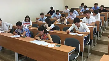 В Азербайджане разрешили заключать трудовые договоры с учащимися и иностранцами