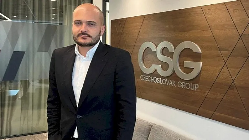 O, 40 yaşına qədər milyarder olmuş 3 nəfərdən biridir