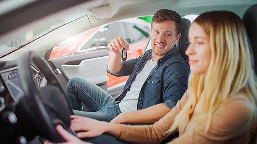 Ərlə arvad bir-birinin maşınını etibarnaməsiz sürə bilər?