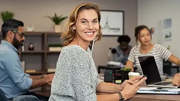 Özünü göstərən işçi olmaq, yoxsa başını aşağı salıb işləmək? 