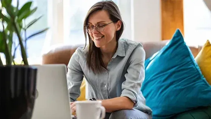 Evdən işləyən işçi şirkətə az fayda verir?