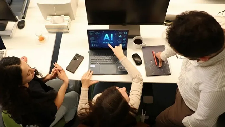 Rəqəmsal iş yoldaşlarına hazır olun: 2026-cı ildə iş dünyasını nələr gözləyir?