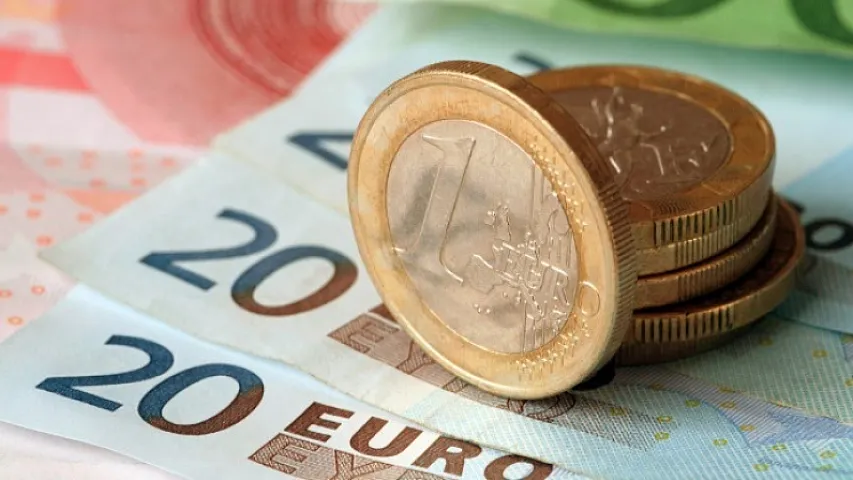 Manat avro qarşısında ucuzlaşır: Bu, iqtisadiyyat üçün nə deməkdir?