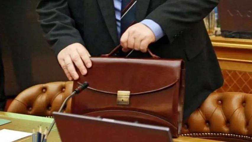 Qaradağda icra başçısından sonra üç vəzifəli şəxs də işini itirdi