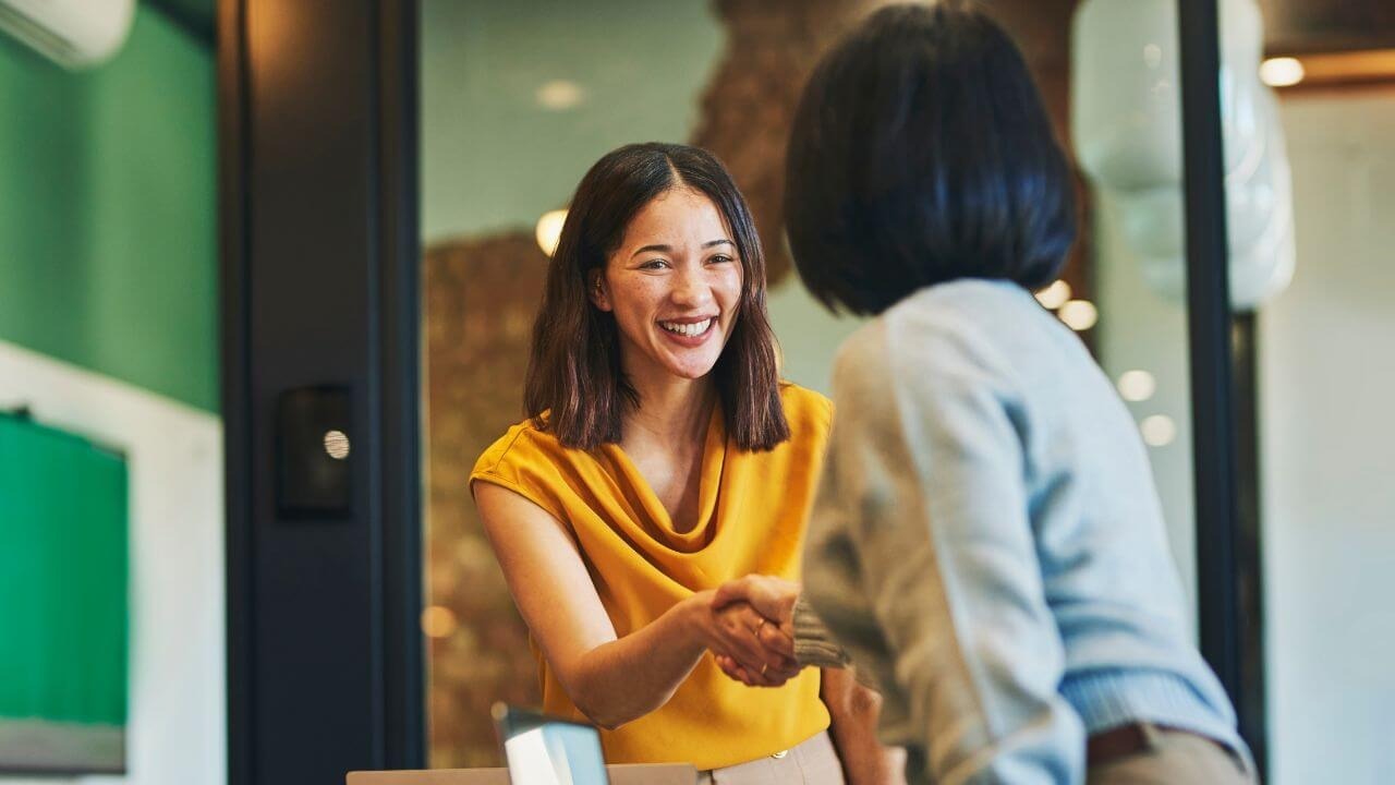 “Cəsarətli ol” tələsi: uğur hekayələrinin qaranlıq tərəfi