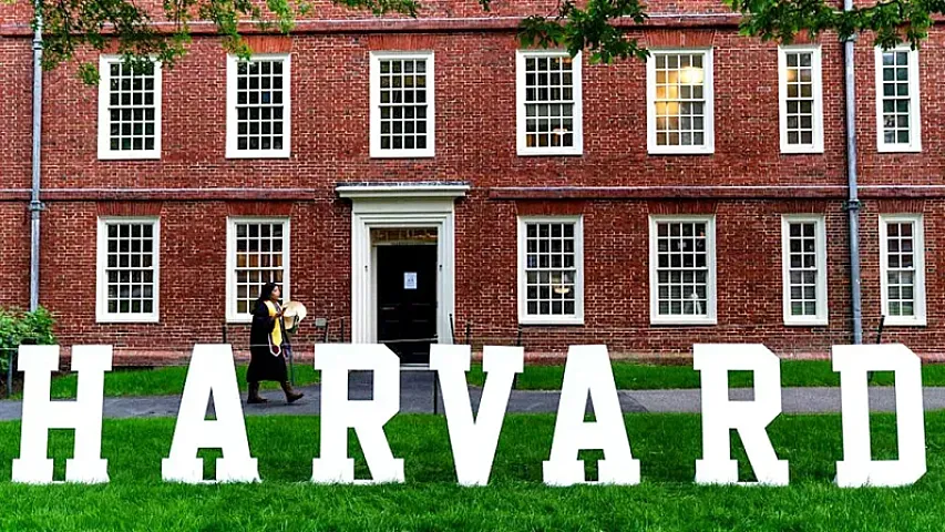 Tramp Harvard Universitetindən 1 milyard dollar təzminat tələb edir