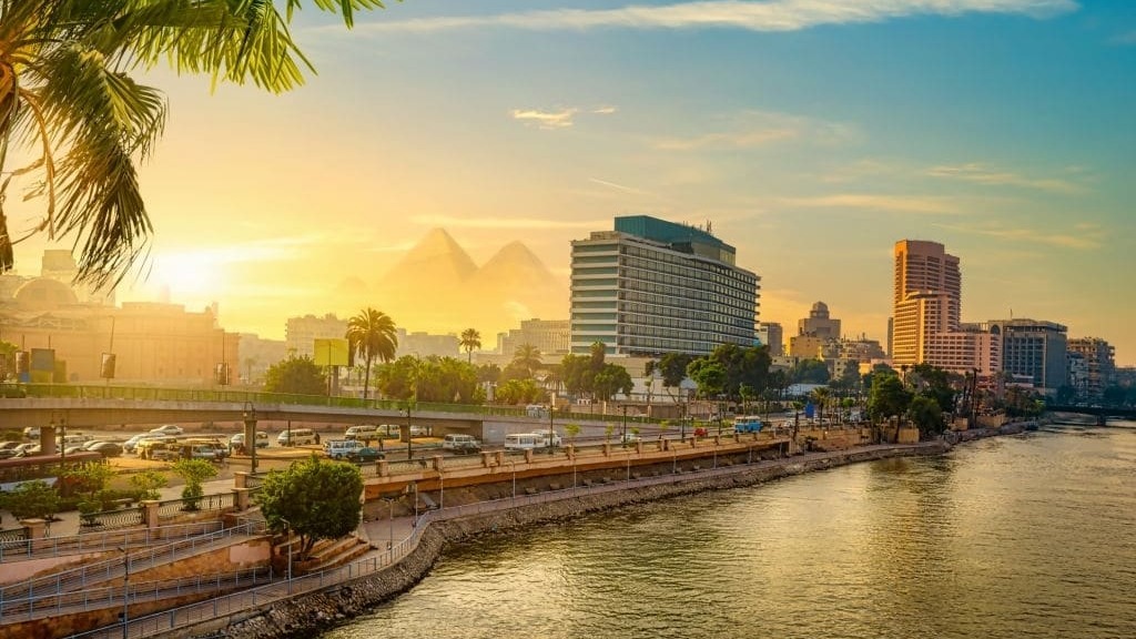 В Египте — за 6 манатов, в Азербайджане — за 28: сравнение супермаркетов