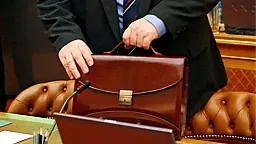 İcra hakimiyyətində struktur dəyişikliyi – İki nəfər vəzifəsini itirdi