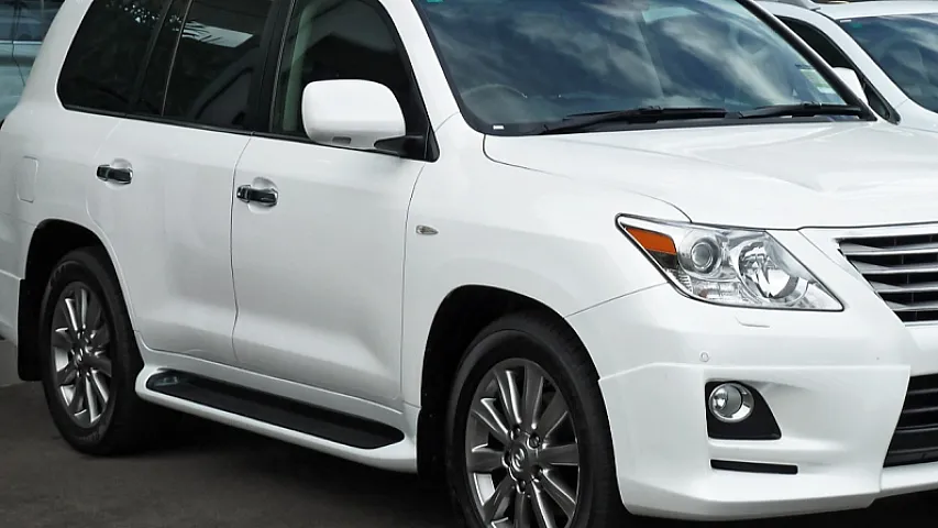 Mərkəzi Bankın  “LEXUS"-u  87 min manata satışa çıxarıldı