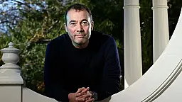 Məşhur qəzetin baş redaktoru istefa VERDİ