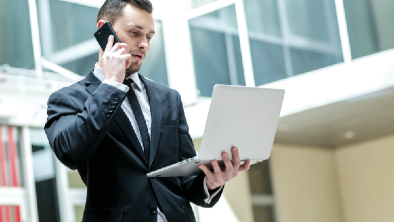 Biznesimiz üçün işıq gələn, yoxsa it hürən tərəfə getməliyik?