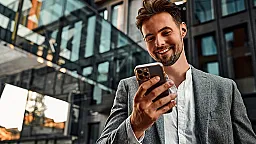 "iPhone" dünyanın aktiv smartfon bazasının 1/4-ni tutur