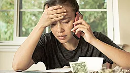 Maliyyə çöküşünə səbəb ola biləcək 5 pul vərdişi